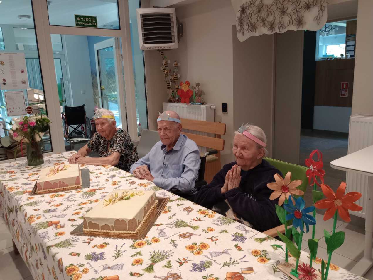 Urodziny naszych Seniorów – Pani Stanisławy, Pana Jana, Pani Teresy. Urodziny naszych Seniorów – Pani Stanisławy, Pana Jana, Pani Teresy.