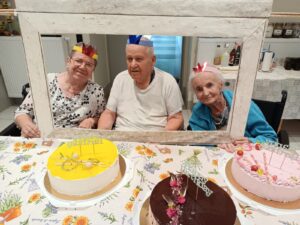 Geburtstag unserer Senioren – Frau Joanna, Frau Irena und Herr Tadeusz.