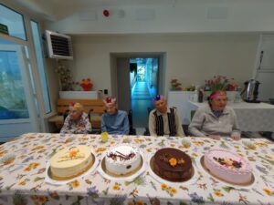 Geburtstag unserer Senioren – Frau Teresa, Frau Irena, Frau Krystyna und Herr Ludwik.